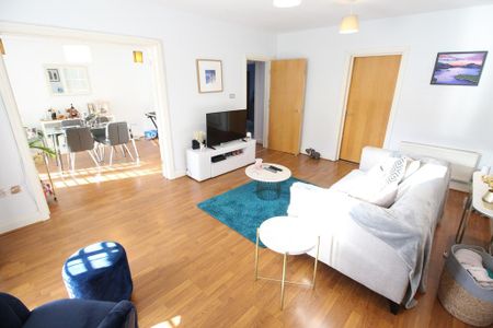 2 bedroom flat to rent - Photo 2