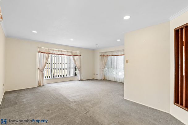 This impeccably presented Rangeville home is sure to impress! - Photo 1