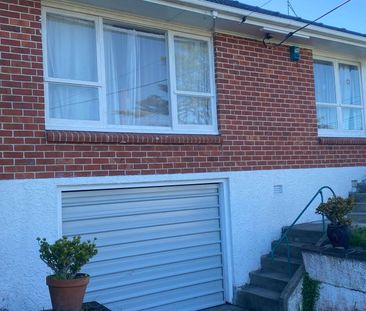 Te Atatu South - Three bedrooms house - Photo 1