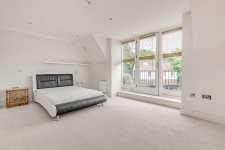 5 bedroom house in Brentford - Photo 5