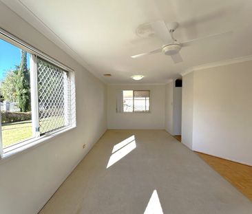 Two storey 4-Bedroom Family Home!!!! - Photo 4