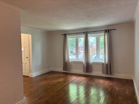 For Lease - 3857 Panama Court Unit# Upper unit, Niagara Falls, Ontario - Photo 2