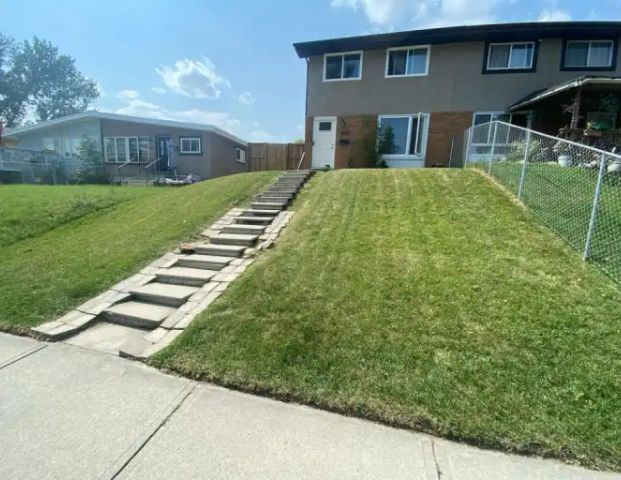 Entire 3 bed/2 full bath home. | 3027 Doverville Crescent Southeast, Calgary - Photo 1