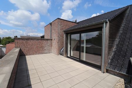 Dakappartement met 1 slaapkamer, terras en garage. - Photo 2