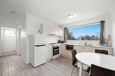 Bright & Convenient Inner-City Living – Partly Furnished & North-Facing - Photo 5