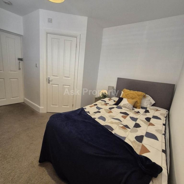 1 bedroom in a house share to rent - Photo 1