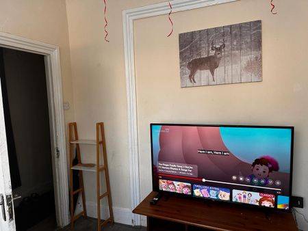 3 Bed Terraced House, Devonshire Close, E15 - Photo 2