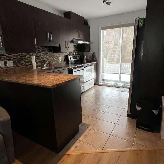 Trois-Rivières 4 1/2 style Maison de ville sur Bisson***non fumeur*** - Photo 1
