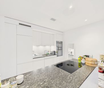 Einzigartige 2.5-Zimmer-Wohnung in Zürich mit Balkon und Garage - Photo 3