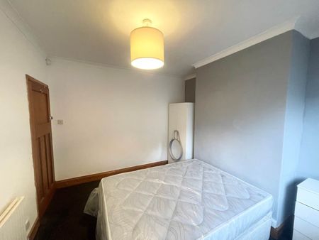 Eden Crescent (room 1), Burley, Leeds - Photo 4