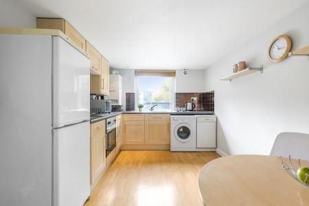 1 bedroom flat to rent - Photo 4