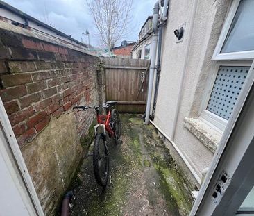 Studio to rent - Photo 6