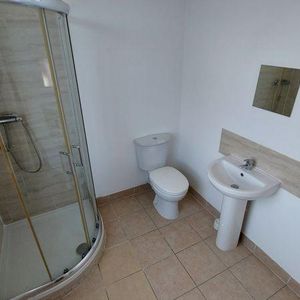 Mixed use to rent - Photo 2