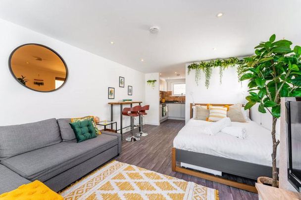 Studio to rent - Photo 1