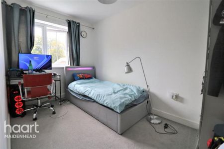 4 bedroom semi-detached house to rent - Photo 4