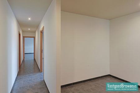 Instapklaar appartement met 3 slaapkamers en terras in hartje Zwalm - Photo 3