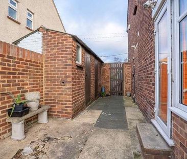 Constable Road, Northfleet, Gravesend, Kent, DA11 - Photo 2