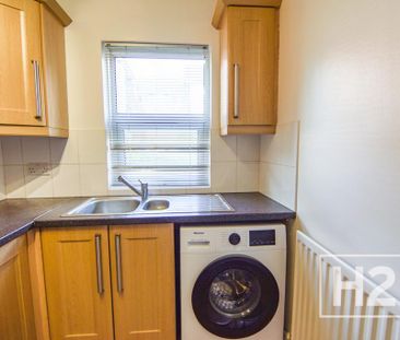 2 bedroom ground floor flat to rent - Photo 2
