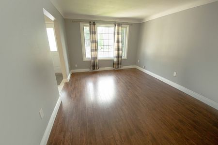 **RENOVATED MAIN UNIT FOR RENT IN ST. CATHARINES!** - Photo 2