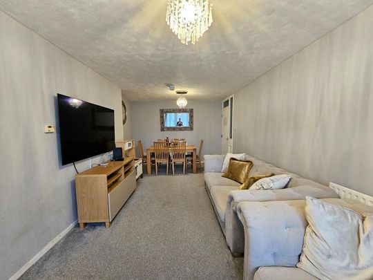 3 bedroom flat to rent - Photo 1