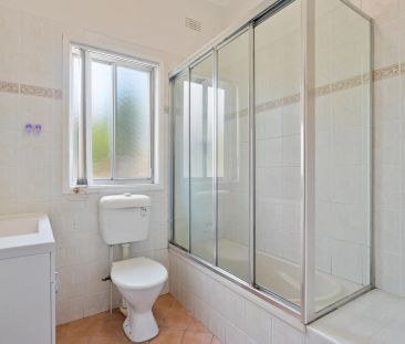 Conveniently Located - Photo 3