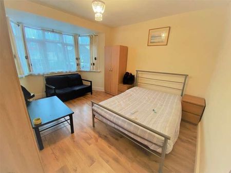 Malvern Gardens, Harrow, HA3 - Photo 3