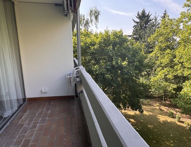 Stilvolle 3-Zimmer-Wohnung mit drei Balkonen und Blick ins Grüne, Kostheim - Photo 1