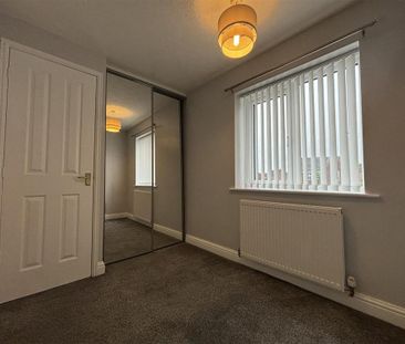2 bedroom end of terrace house to rent - Photo 5