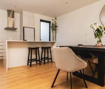 Warm and Inviting St Vincents Ave Beauty - Photo 4