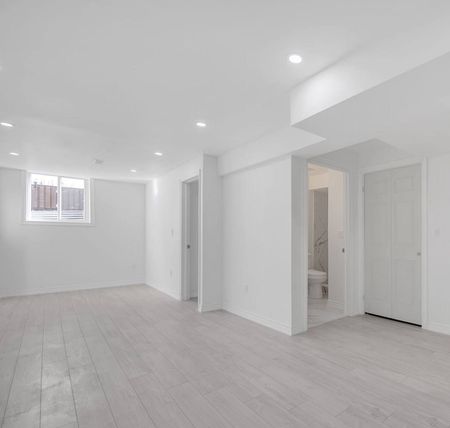 For Lease - 317 Rita's Avenue, Newmarket, Ontario - Photo 5