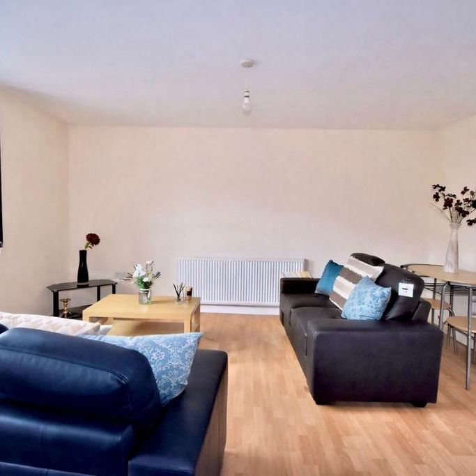 5 bedroom flat to rent - Photo 1