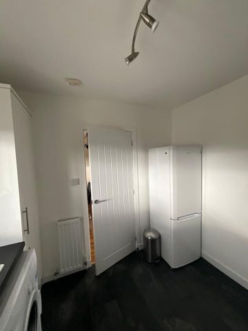 2 Bed Flat, Raeden Crescent, AB15 - Photo 2