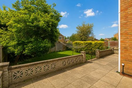 3 bed House - Semi-Detached To Let - Photo 3