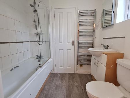 2 bedroom ground floor flat to rent - Photo 4
