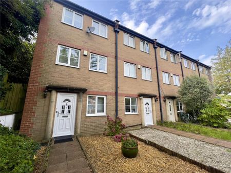 4 bedroom end of terrace house to rent - Photo 3