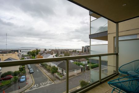 The Crofton - Photo 4