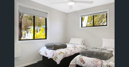 New Lakeside Home with Stunning Views. - Photo 3