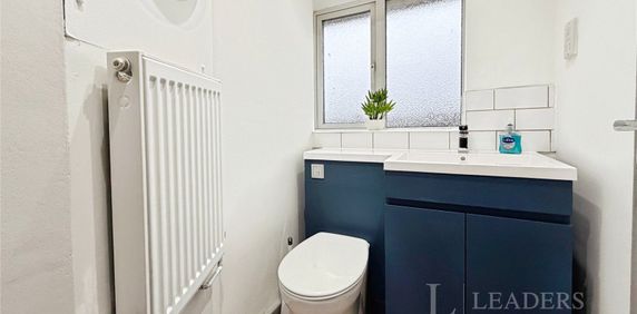 house to rent Gilbert Avenue, Tividale, Oldbury, West Midlands, B69 - Photo 2