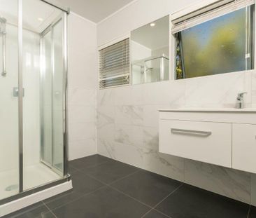 Bright, Calm & Pet-Friendly Home in Glendene - Photo 4