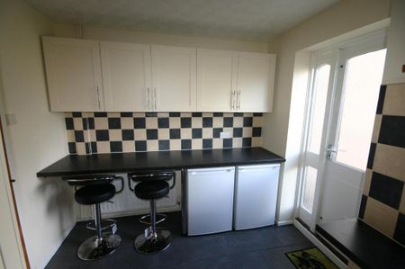 2 bedroom terraced house to rent - Photo 3