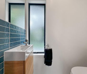 Spacious town house with garden oasis - Photo 5