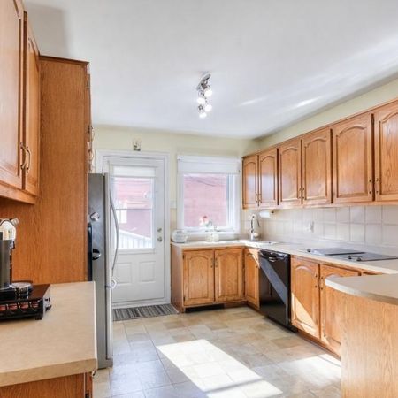 Grand 8 ½ lumineux – 3790 rue Fleury, Montréal-Nord | 2 500 $ / mois - Photo 4