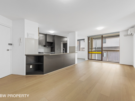 Unit p, 574 Boundary Street, Spring Hill, QLD - Photo 1