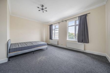 3 bedroom flat to rent - Photo 3
