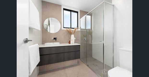 Architecturally Designed 4 Bed Townhouse - Photo 1