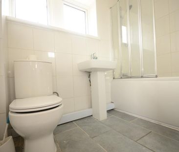 3 bedroom end of terrace house to rent - Photo 4