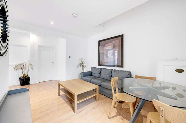 A well presented two bedroom basement flat located in the heart of Ealing walking distance to Ealing Broadway station. - Photo 1