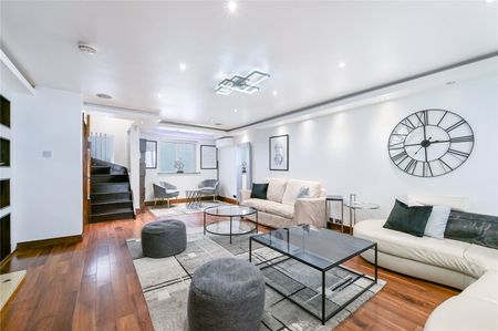 Elegant Four-Bedroom Home Moments from Hyde Park, with Private Parking & Roof Terrace - Photo 4