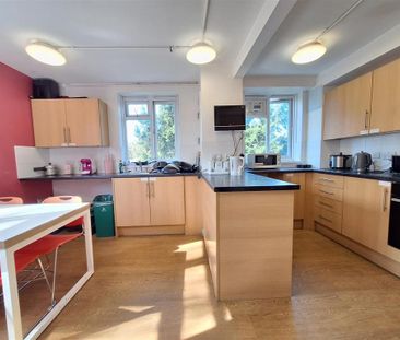 1 bedroom in a house share to rent - Photo 4
