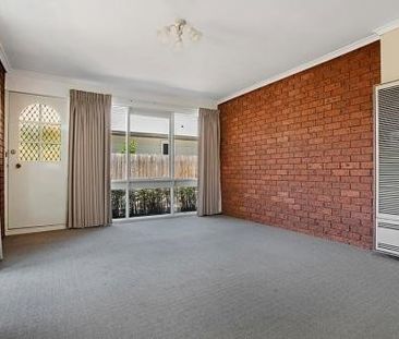 Two Bedroom Townhouse With Courtyard - Photo 4